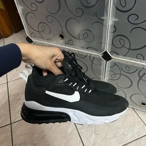 Nike Airmax 270 react black white men size 6